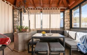 4 Bedroom Nice Home In Vlasici - Krsan