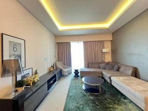 Luxurious & Modern 1BR DAMAC Paramount Business Bay