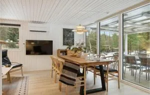 Cozy Home In Hadsund With Kitchen - Haslevgårde