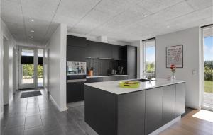 Three-Bedroom Holiday Home In Hemmet