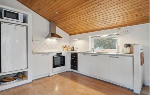 Lovely Home In Hurup Thy With Wifi