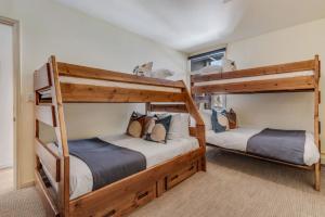 New Listing! 3 BR 3 BA Updated Condo - Pool & Hot-tub