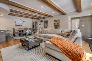 New Listing! 3 BR 3 BA Updated Condo - Pool & Hot-tub