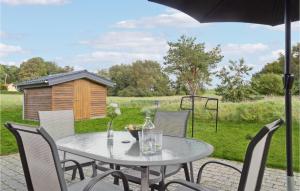 4 Bedroom Stunning Home In Knebel