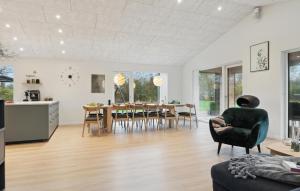 5 Bedroom Nice Home In Hadsund