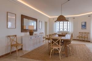 Windmill Beachfront Villa