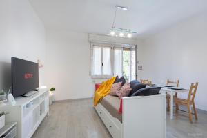 White Pearl BGY Station