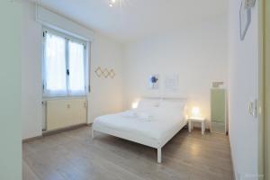 White Pearl BGY Station