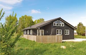 Three-Bedroom Holiday Home With A Fireplace In Frederikshavn