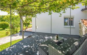 Pet Friendly Apartment In Tar With Wifi 