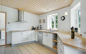 4 Bedroom Stunning Home In Glesborg