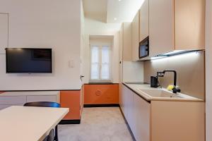 JOIVY Bright 2BR flat, moments from the beach