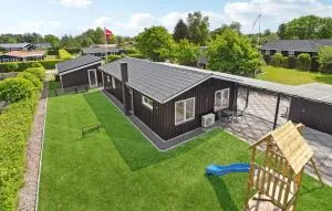 4 Bedroom Beautiful Home In Hadsund - Haslevgårde