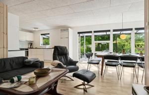 4 Bedroom Beautiful Home In Hadsund