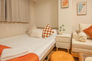 Higashi-Nakano 203 train 2 stops to Shinjuku ,up to 3 people