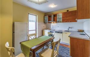 3 Bedroom Gorgeous Home In Valbandon 