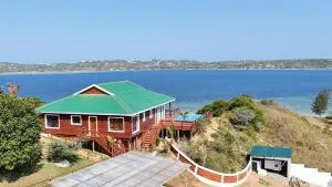 KoKo Beach - Wooden Green House - Macia