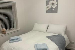 2-Beds Sleeps 4 w Parking 15 mins to St Andrews