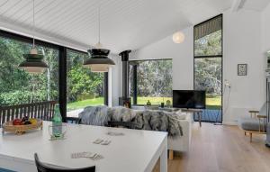 Cozy Home In Læsø With Kitchen