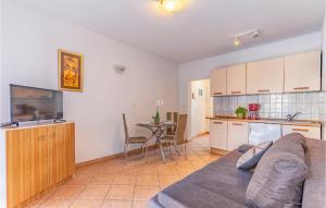 5 Bedroom Cozy Apartment In Banjole