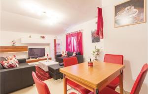 Beautiful Apartment In Fondole With Wifi 