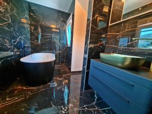 Family Apartments Iva 