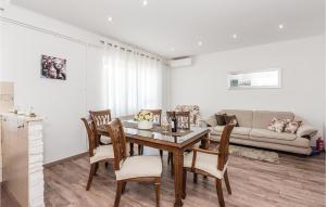 Two-Bedroom Holiday Home In Sibenik