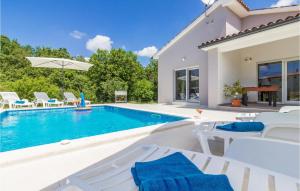 Three-Bedroom Holiday Home In Cetinici