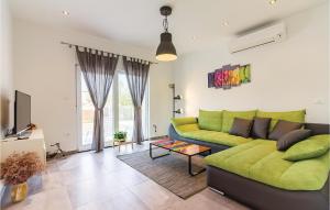 Three-Bedroom Holiday Home In Cetinici