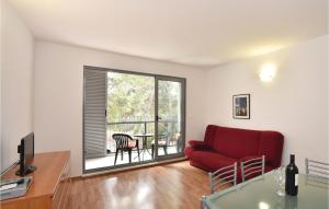 Nice Home In Duce With Outdoor Swimming Pool 