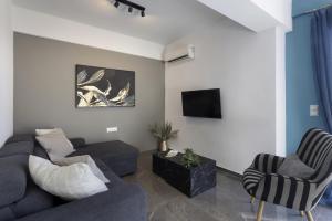 Modern Renovated Apartment in Metaksourgio