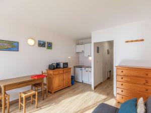 Studio cabine cosy 4 pers - balcon sud, parking, à 20m des pistes - FR-1-404-289