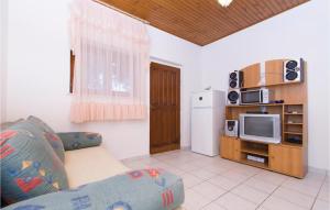 One-Bedroom Holiday Home In Kneze