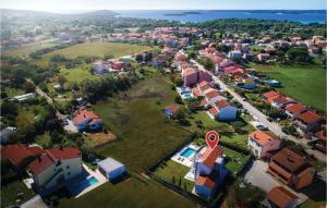 Amazing Home In Valbandon