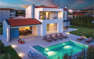 Amazing Home In Valbandon