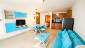 Blue Skies on endless Beachfront