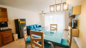 Blue Skies on endless Beachfront