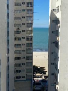Apartamento 3 suítes 100m da praia central