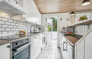 4 Bedroom Beautiful Home In Hvide Sande