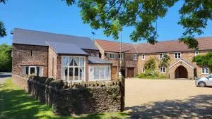 Pear Tree Barns - Yate