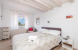 3 Bedroom Lovely Home In Rab 