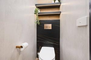 The Copper Bourke, 1 BR