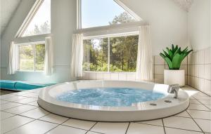 Nice Home In Ulfborg With Wifi