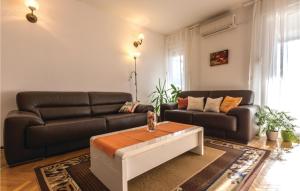 Two-Bedroom Apartment In Ploce
