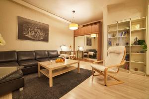 Central Luxury Cozy Modern Apartment