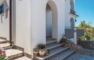 Three-Bedroom Holiday Home In Zaboric