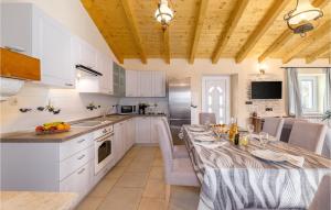 Gorgeous Home In Visnjan With Wifi