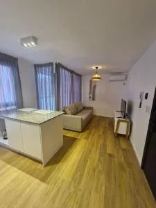 En el centro, nuevo y funcional - Parking con reserva previa - Centro