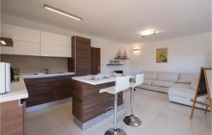 Two-Bedroom Holiday Home In Liznjan