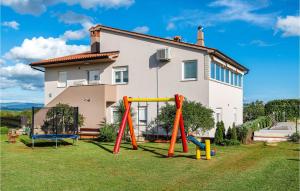 3 Bedroom Nice Apartment In Marcana